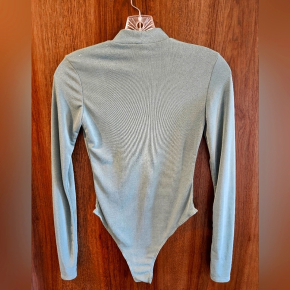 Forever 21 sage green long sleeve bodysuit size S - Picture 3 of 3